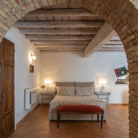 Гостевой дом Castello Del Duca Marcigliana Экстерьер фото