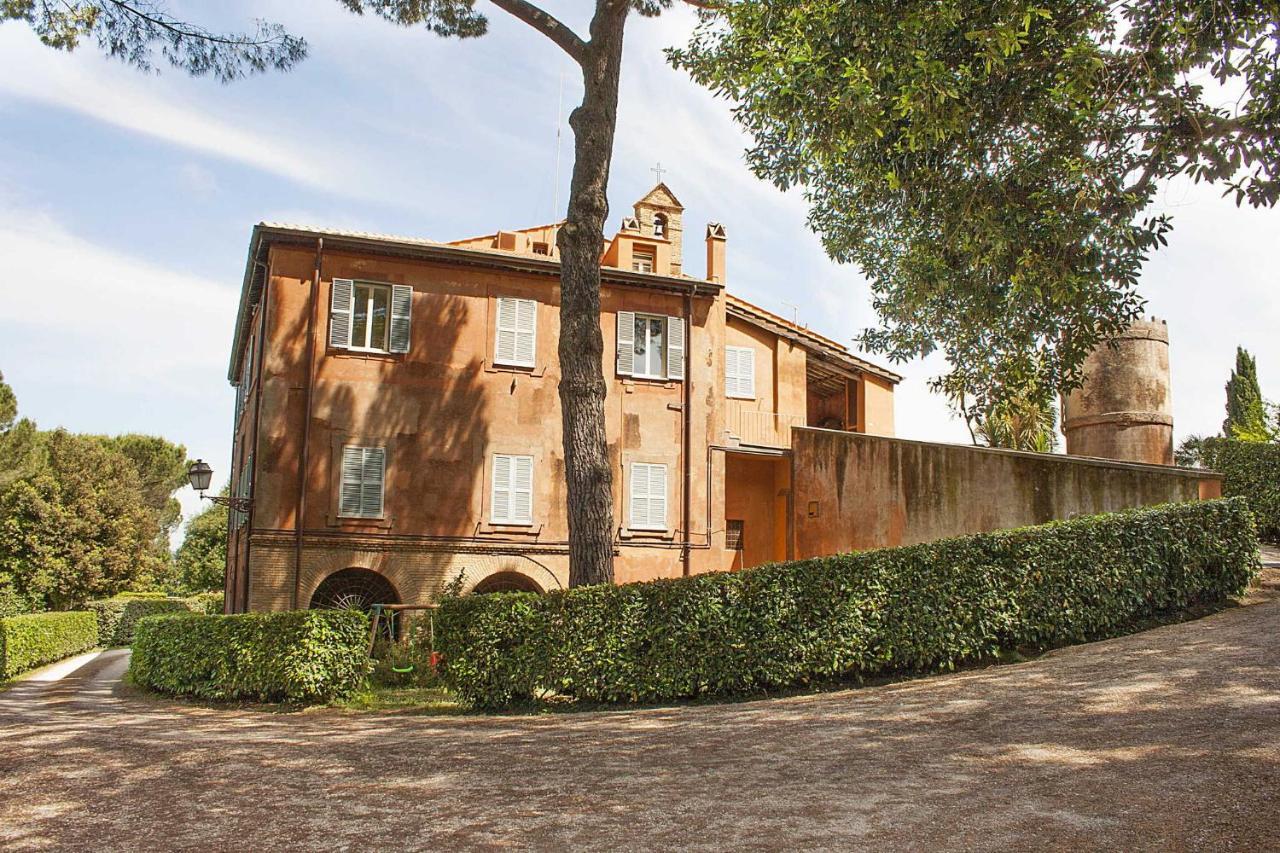 Гостевой дом Castello Del Duca Marcigliana Экстерьер фото