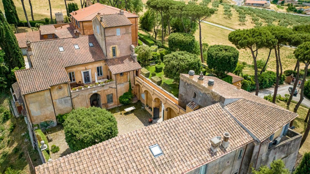 Гостевой дом Castello Del Duca Marcigliana Экстерьер фото