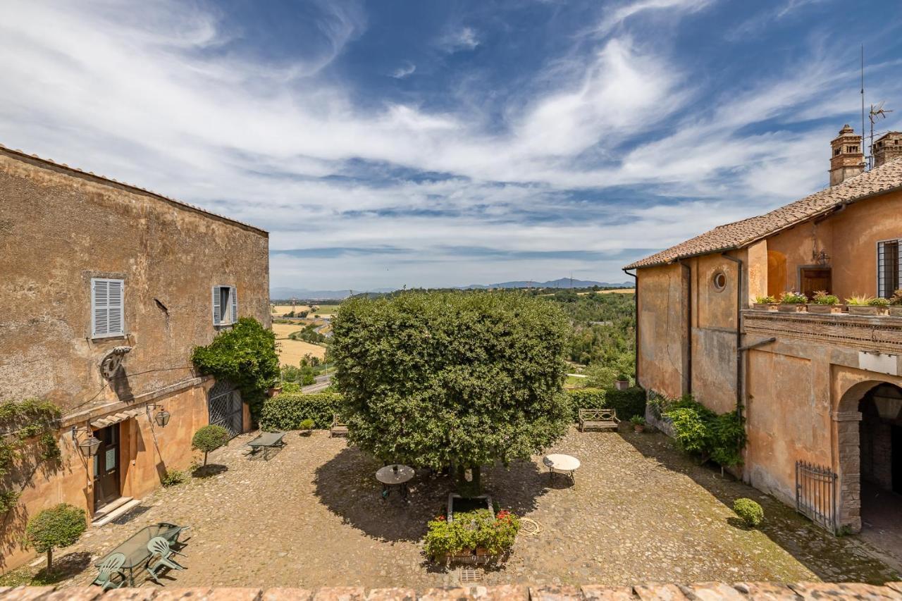 Гостевой дом Castello Del Duca Marcigliana Экстерьер фото