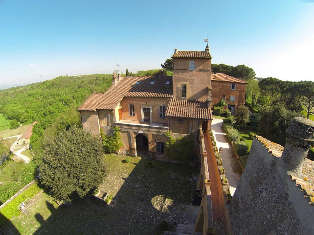 Гостевой дом Castello Del Duca Marcigliana Экстерьер фото