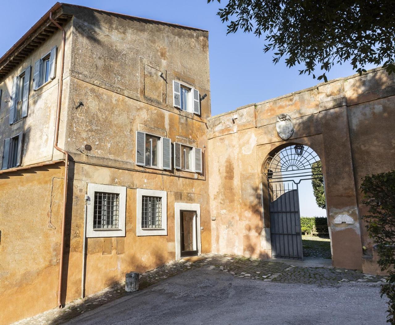Гостевой дом Castello Del Duca Marcigliana Экстерьер фото